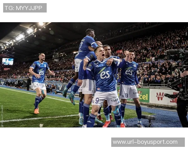 巴黎防线失误频频潘尼切利再进一球斯特拉斯堡扩大领先优势